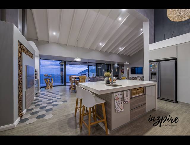 4 BEDROOM HOUSE FOR SALE IN VILLAGE ON SEA